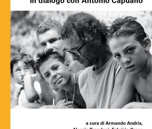 Questo libro dialoga con la vulcanica personalità di Antonio Capuano e con la sua opera cinematografica, partendo dall’indissolubile commistione tra la sua dimensione artistica e quella personale, in un corpo a corpo con la sua storia, il suo mondo di appassionate preferenze e altrettanto radicali rifiuti